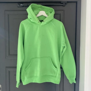 Hoodie från Bikbok - Använd 