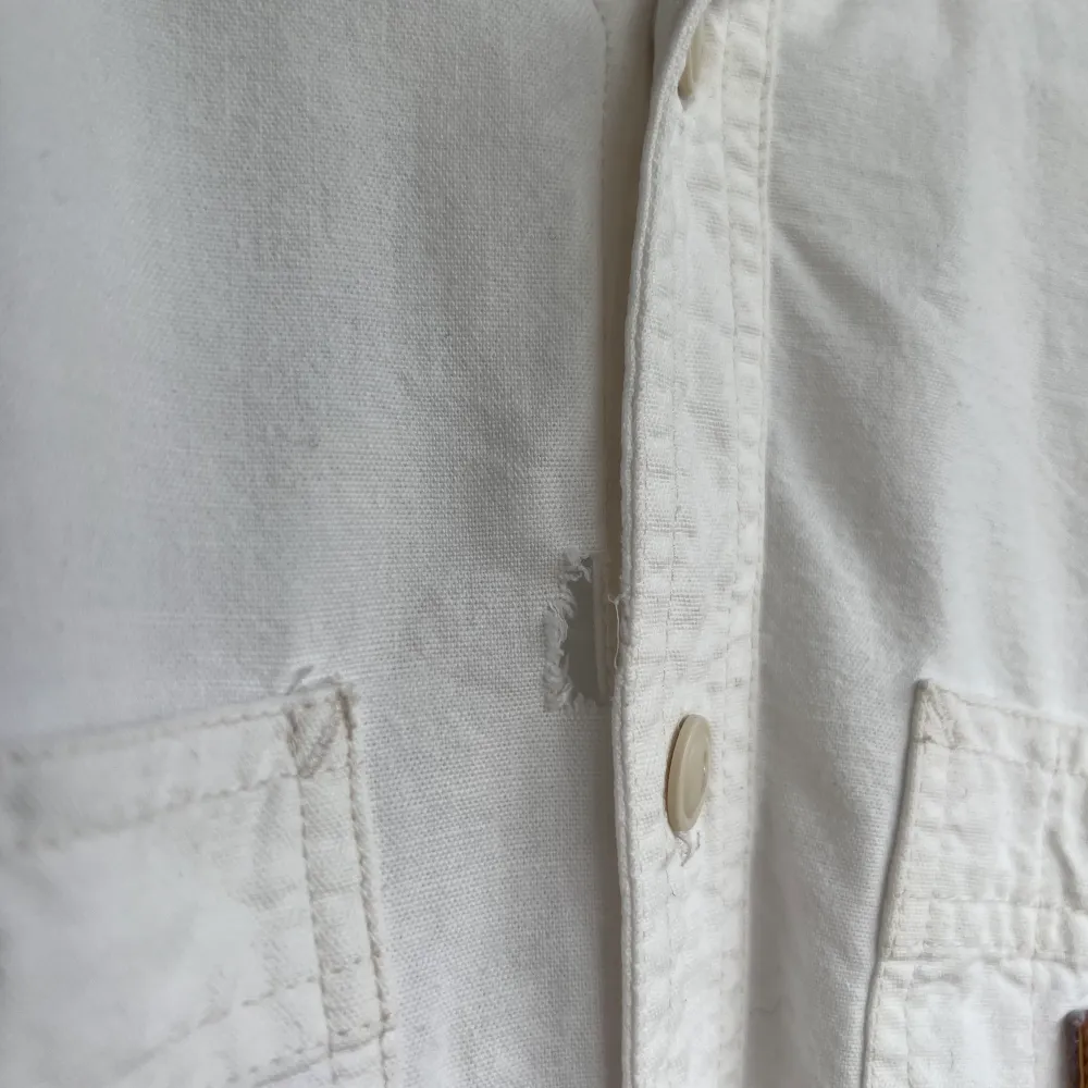 White Carhartt shirt. Two small holes shown in photos.. Skjortor.