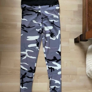 Mönstrade leggings  - Aldrig använda 