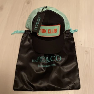 John Hatter c Clean Drink Kepsen - Säljer Clean Drik x John Hatter kepsen, som är i limited edition, endast 200 i Hela världen som har den… priset går verkligen att diskuteras så hör av dig om du har frågor eller funderingar