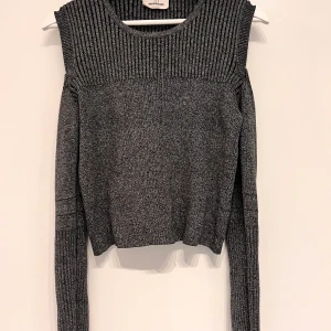 tröja utan axelvaddar - tröja utan axelvaddar/axlar med sitt tyg i perfekt skick.  ingen skada