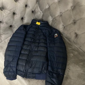 Parajumper  - Parajumper jacka  Storlek y-l (176cm) Skick 6-7/10