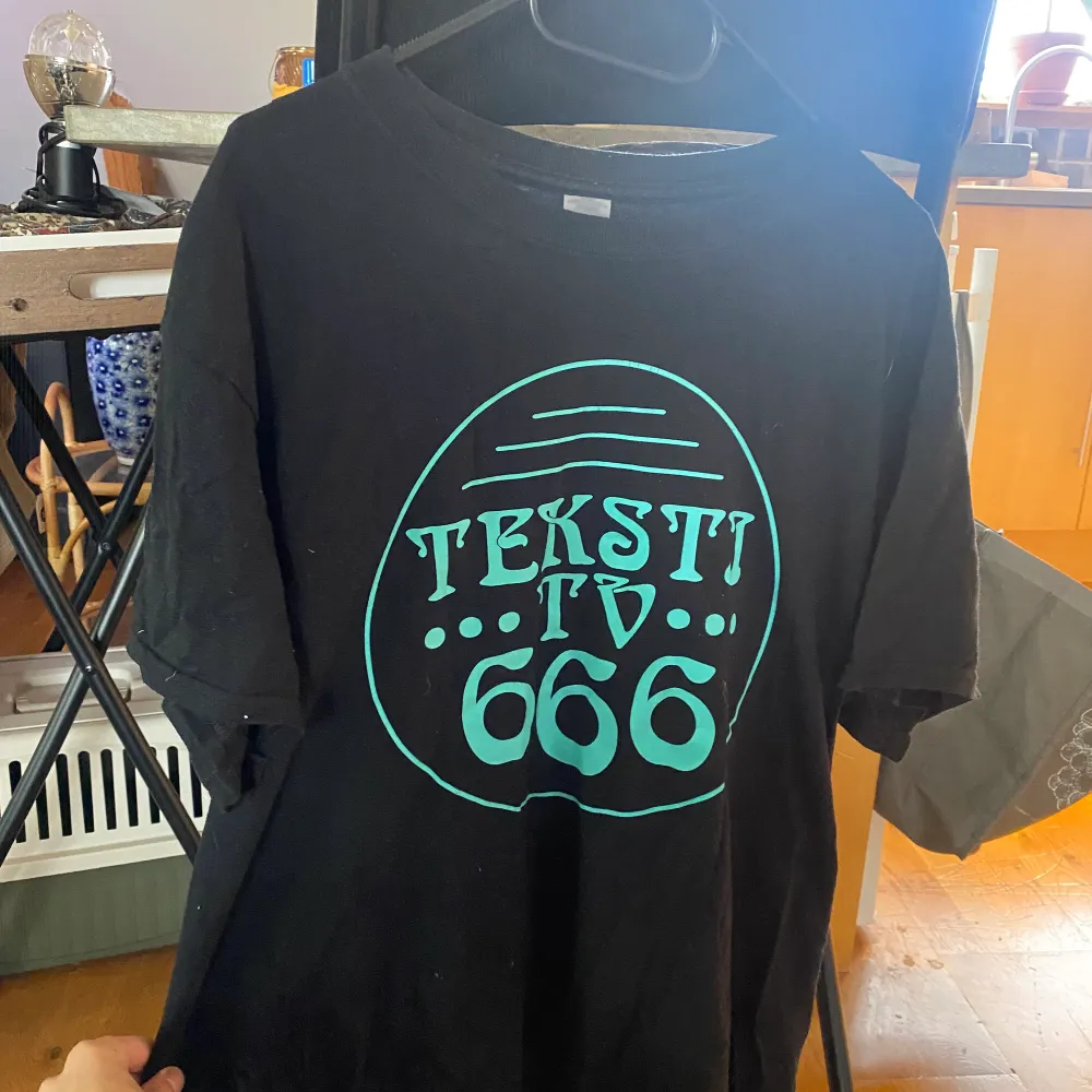 TekstiTV 666 merch i nyskick . T-shirts.
