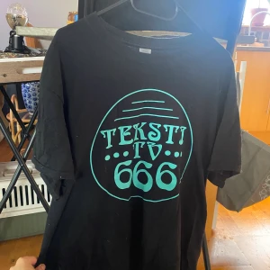 Teksti TV 666 - T shirt  - TekstiTV 666 merch i nyskick 