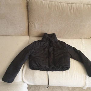 Vinter jacka - Oanvänd vinter jacka med storlek xs som också passar på xxs