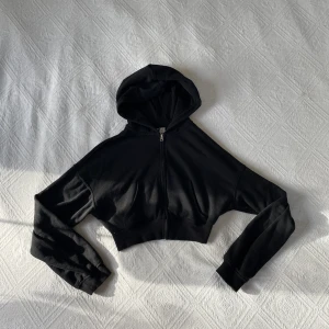 Tröja  - Säljer denna för den aldrig kommer till användning, bra skick 💗