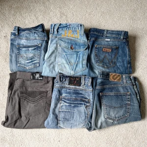 EN MASSA JEANS - Säljer jättemycket jeans på min profil nu! Allt från storlek XS-XL!❤️Märken som Levis, Lee etc.💕Priser varierar, 100kr och uppåt, gå in på de separata annonserna för att se exakta priser och storlekar!🫶