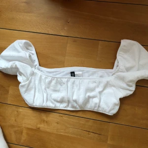 Topp - Topp från h&m , aldrig använd. Frakt tillkommer på 30kr.