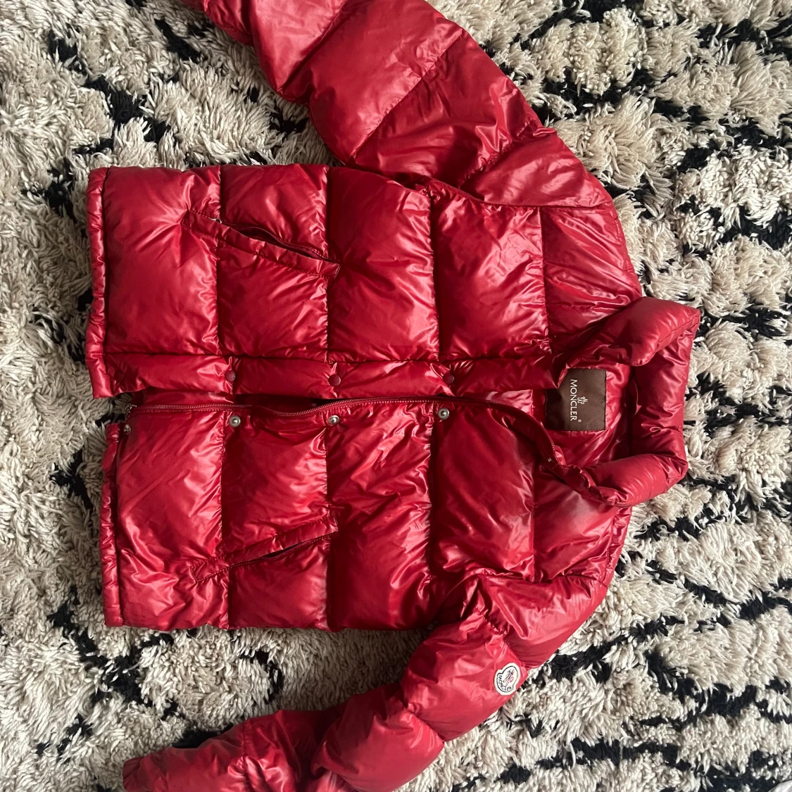Röd moncler jacka  - 91