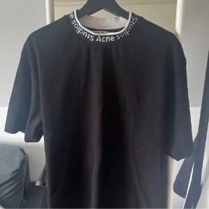 Acne - 600kr