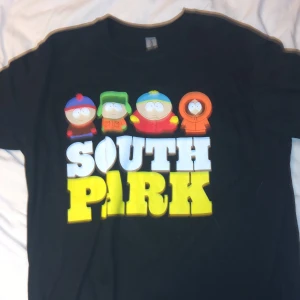 South park tshirt  - South park tröja köpt på Buttericks 😊 använt bara en gång 💕