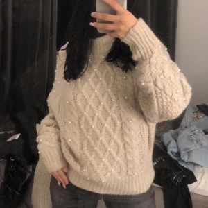 Stickad tröja - En jätte skön stickad tröja som inte kommer till användning så den är i nyskick