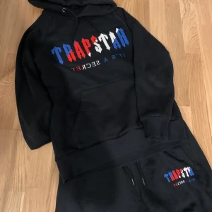 Trapstar dress - Trapstar dress i storlek S har tyvärr inget kvitto