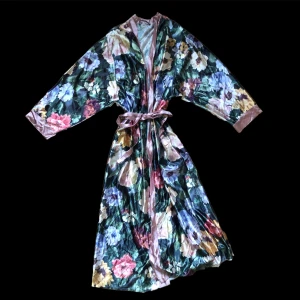 Morgonrock Retro - Morgonrock i fantastiskt mönster och färger 💜🌸🌼🌺