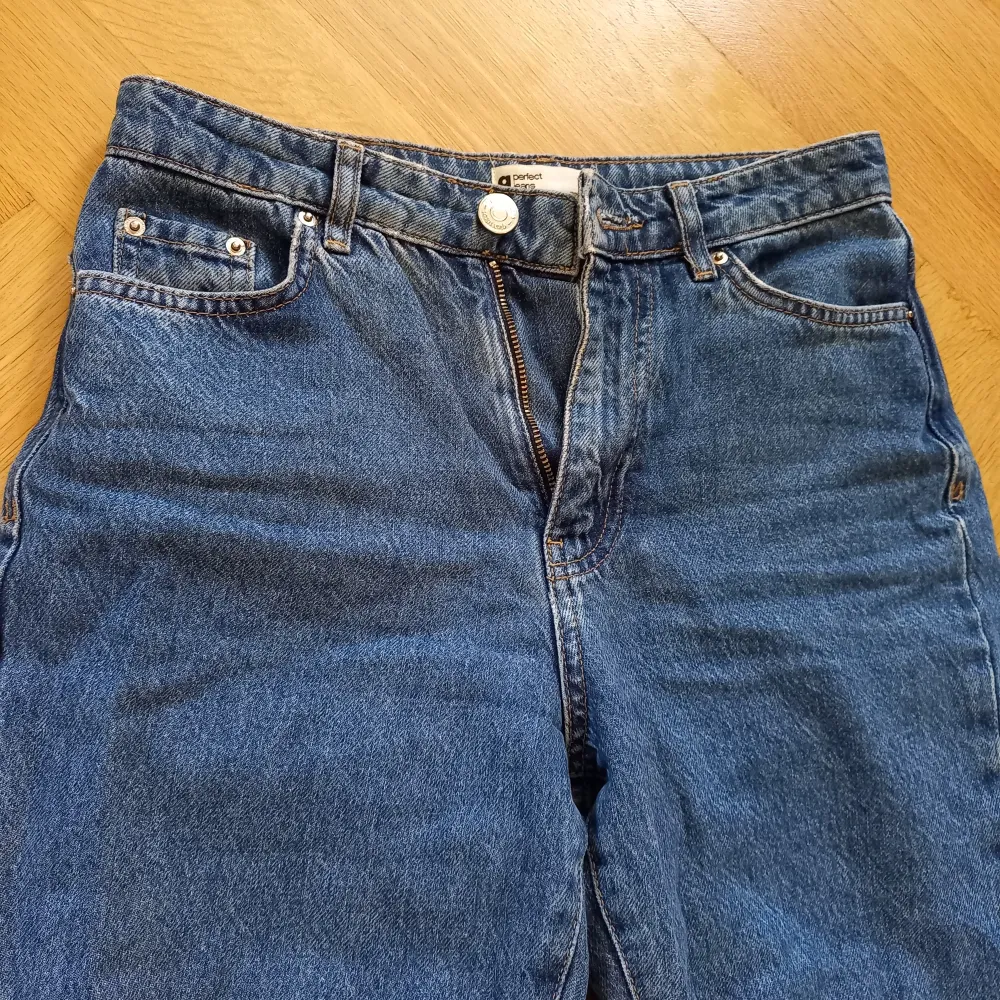 Dagny mom-jeans storlek xs petite. Fint skick! . Jeans & Byxor.