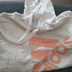 Adidas - Ny qdidas hoodie storlek xs