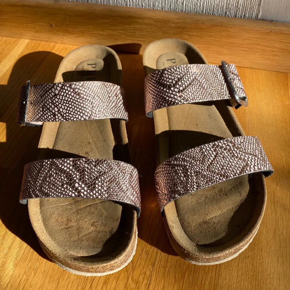 Säljer sandlar från Privé storlek 40. Nypris ca 500, köpta på eurosko. Fint skick, endast använda en halv säsong.. Skor.