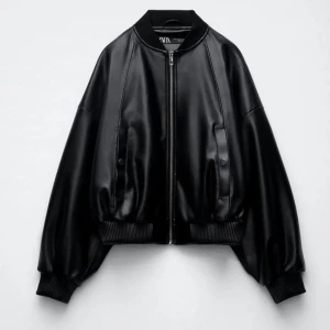 Zara jacka  - Bomber jacka i skinn från zara, säljer pga använder inte längre 