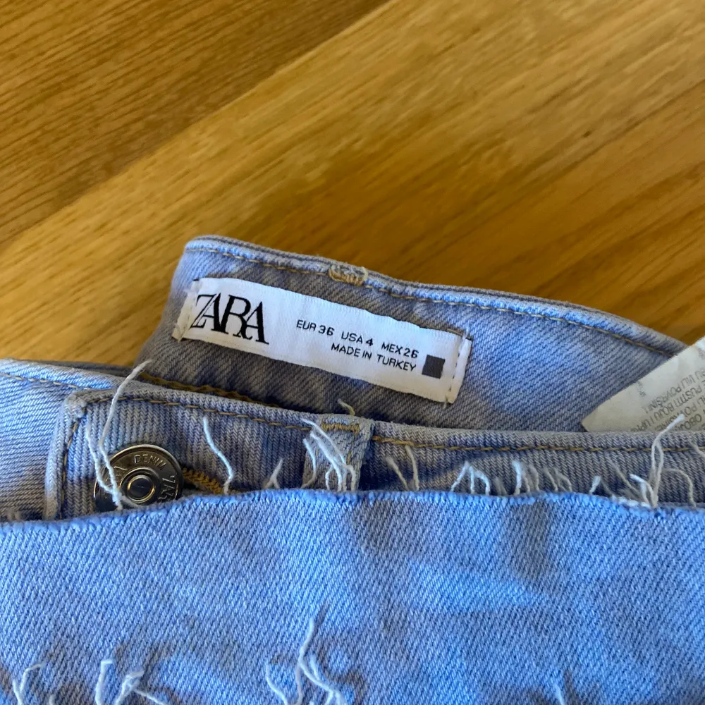 Jättefina jeans från Zara💖💓 knappt använda💖. Jeans & Byxor.