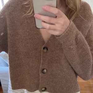 Kofta - Brun fin kofta till hösten💕💕mycket fint skick! Storlek XS, känns som S!