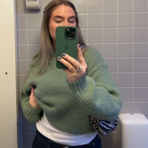 Stickad tröja - Perfekt stickad tröja i ett bra material och fin färg! 