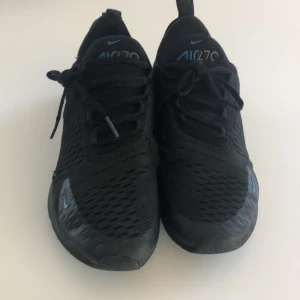 Nike skor - Nike airmax 270. Skick 7/10. Köparen står för frakten. Kom privat för mer bilder 
