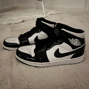 Jordan 1 carbon fiber - Säljer Jordan 1 carbon fiber då dom inte är min stil längre. 