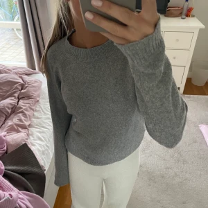 Stickad tröja - Super fin stickad! Jätte bra skick 