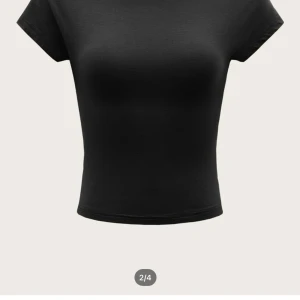 Topp med öppen rygg - Super fin, satt inte som jag riktigt ville och bara testad! Storlek M men passar även S om man vill ha mer tajt