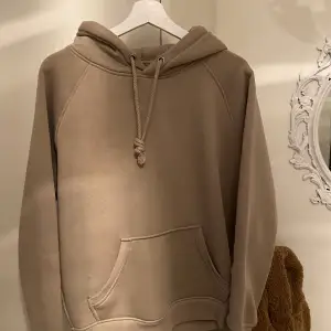 Beige/ brun hoodie från Gina Tricot. Storlek Xs-s