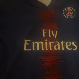 Psg - En psg tröja har haft i typ 2 månader använd typ 3 gånger 