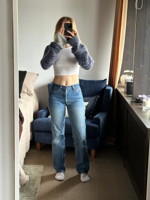 Vintage levis - Säljer dessa vintage levis🦋 Midja - 72cm Innerbenslängd - 84cm  Jag är 168cm💕