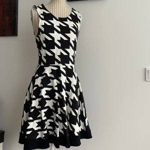 River Island klänning st 36 - River Island klänning  Vardagsklänning St 36