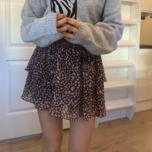 Så fin volangkjol💗🖤 - Så fin volangkjol💗🖤