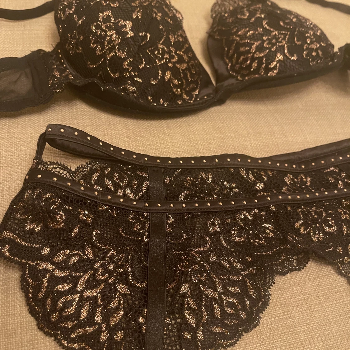 BH i svart & guld glitter  - 90