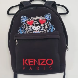 Kenzo ryggsäck - Ryggsäck i märket kenzo i bra skick!