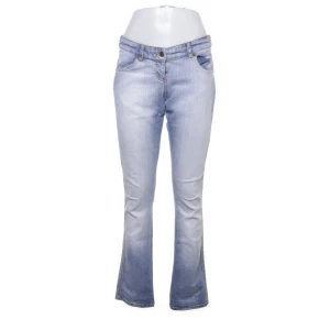 Bootcut jenas - Super snygga low raise Bootcut jeans som tyvärr vart för små på mig:( storlek 38! Köpta på sellpy. Märket är Buffalo!! Köparen står för frakten som tillkommer❤️ passar allt från 34-38 skulle ja säga!