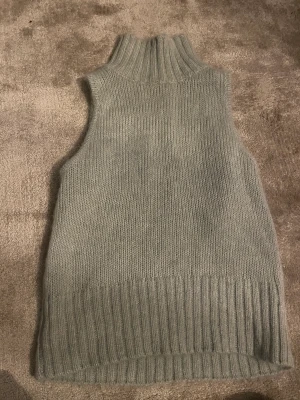Zara topp - Säljer denna jätte fina topp från zara aldrig använd ❤️