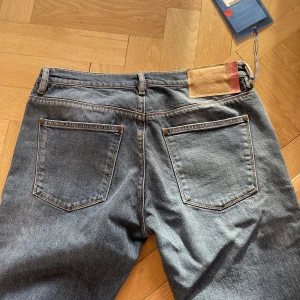 Jeans från acne - Använda jeans från acne utan minsta lilla defekter