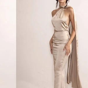 Balkläning - Jätte fin balkläning! Nypris ca 2500, säljer då jag har hittat en annan 😊 storleken är 8 men passar mig som brukar ha 34/36 och är 169 cm lång!