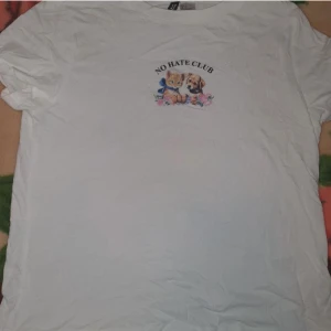 Oanvänd topp ^^ - ANVÄND INTE KÖP NU ! Frakt: 45kr