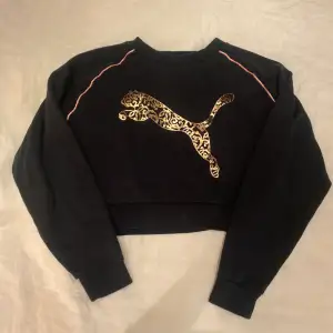 Fin tröja / hoodie från puma. Croptop liknande 