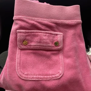 Juicy couture byxor - Säljer mina äkta juicy couture byxor. Äldre modellen. Storlek M💞