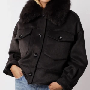 MEOTINE JACKA - Svart i princip helt ny meotine jacka. Svart. Storlek XS/S