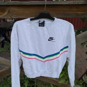 Nike tröja  - Nike Sportswear tröja  Aldrig använd  Stl Xs 