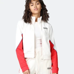 Adidas trackjacka - Helt ny, oanvänd adidasjacka (trackjacka). Säljer pga fel storlek. Super snygg och bra annars. Nypris är ca. 700kr.   Storlek 40, men är något tajt över bysten.