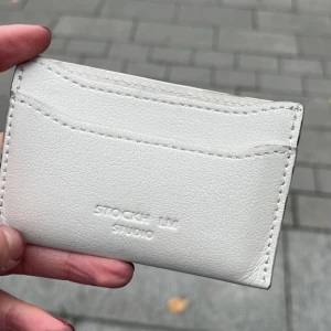 Plånbok - En beige plånbok från Kappahl, pypris runt 299, köpte den förra hösten - köp gärna så jag kan få en Nocco 