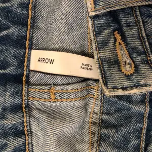 Weekday arrow low straight jeans, använda några gånger, köpta för 500kr💙💙Köparen står för frakten<33