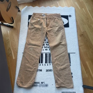 Carhartt byxor  - Carhartt byxor i bra skick, sällan använda och sitter väldigt snyggt 
