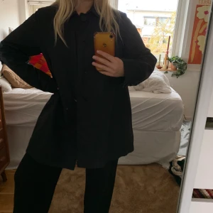 Svart Kappa - Tunn kappa  Ursprungligen från Sellpy Mycket fint skick